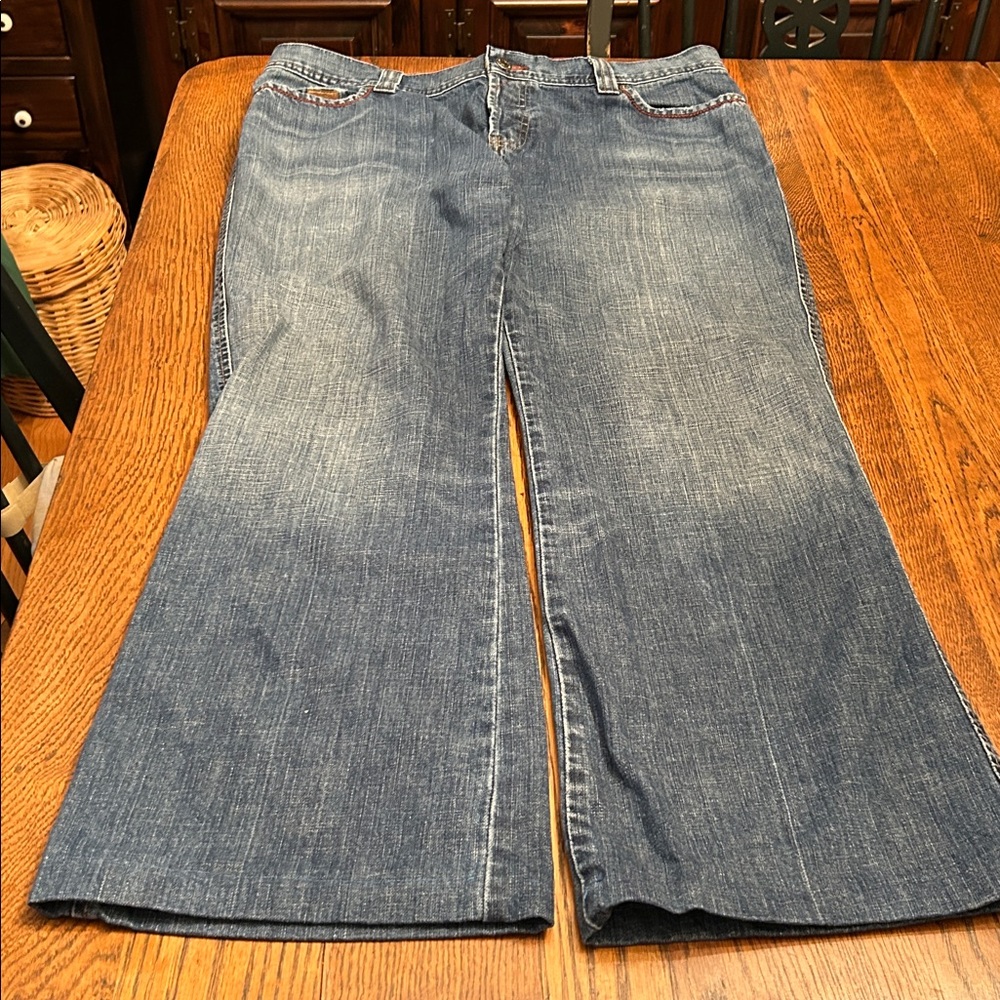 Eddie Bauer Women's Blue Denim Button Fly Jeans.5 pocket. Leather patch. Cotton.